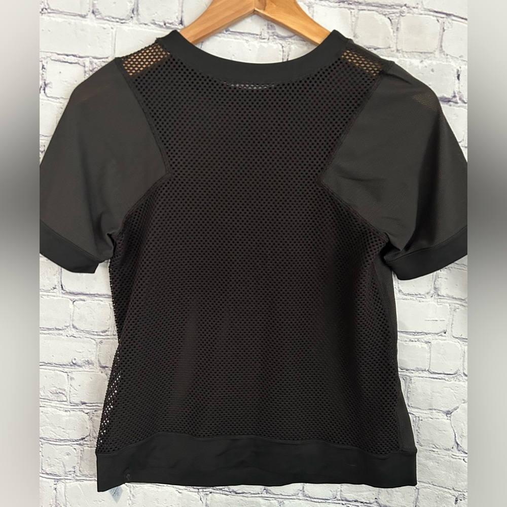 IVIVVA by Lululemon girls size 12 super unique meshed back short sleeve